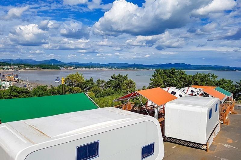 Готель Seocheon Beach Glamping Екстер'єр фото